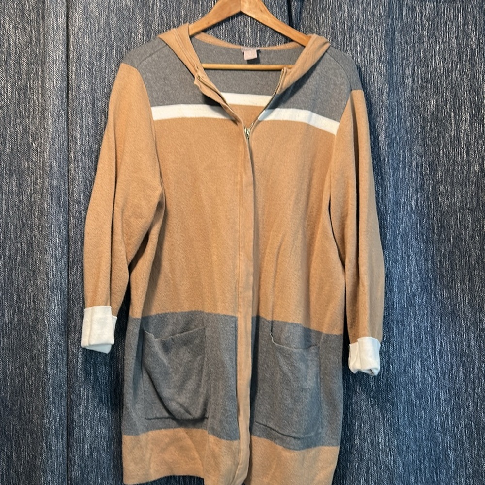 Chico’s sweater hoodie, color block: tan, gray, cream. Chico’s size 3.